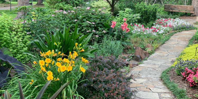 Transform Your Yard with These 8 Outdoor Landscaping Ideas